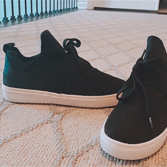 Steve Madden Shoes - Black Stylish Steve Madden Sneakers with laces